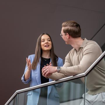 Traineeprogramm Sales Management: Zwei Trainees im Gespräch