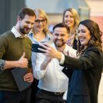 Mitarbeiter machen ein Foto