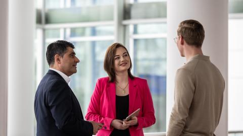 Allianz Management Programm Vertrieb: Eine Gruppe bespricht sich